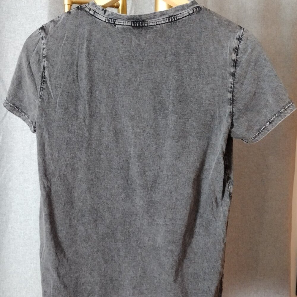 GUESS Wild Graphic Tee – Women’s XS Leopard Tiger Print Acid Wash T-Shirt - Picture 7 of 7